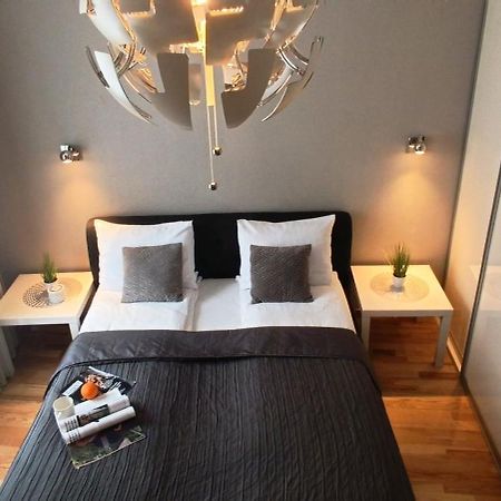 Old Town 2 Bedroom Apartment Near Dome Square & Scenic Waterfront Riga Buitenkant foto